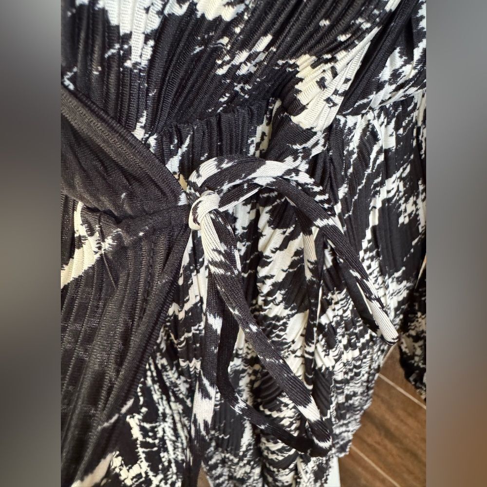 H&M PLISSÉ WRAP DRESS - Picture 7 of 14
